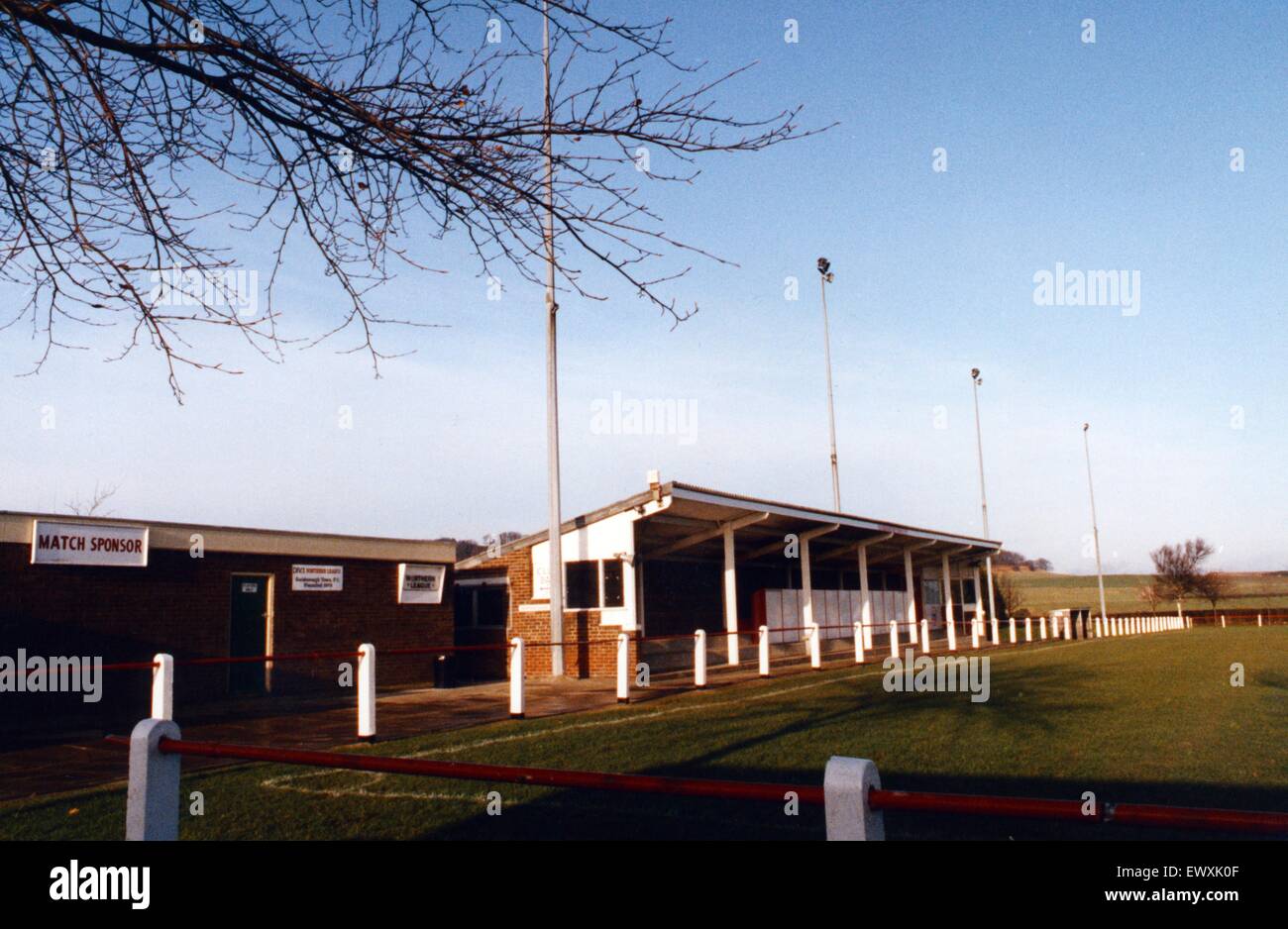 Deutliche Verbesserungen an der King George V Ground brachten Guisborough Town F.C Zuhause bis zu anspruchsvollen Standards der anspruchsvollen HFS-Liga. 27. November 1991. Stockfoto