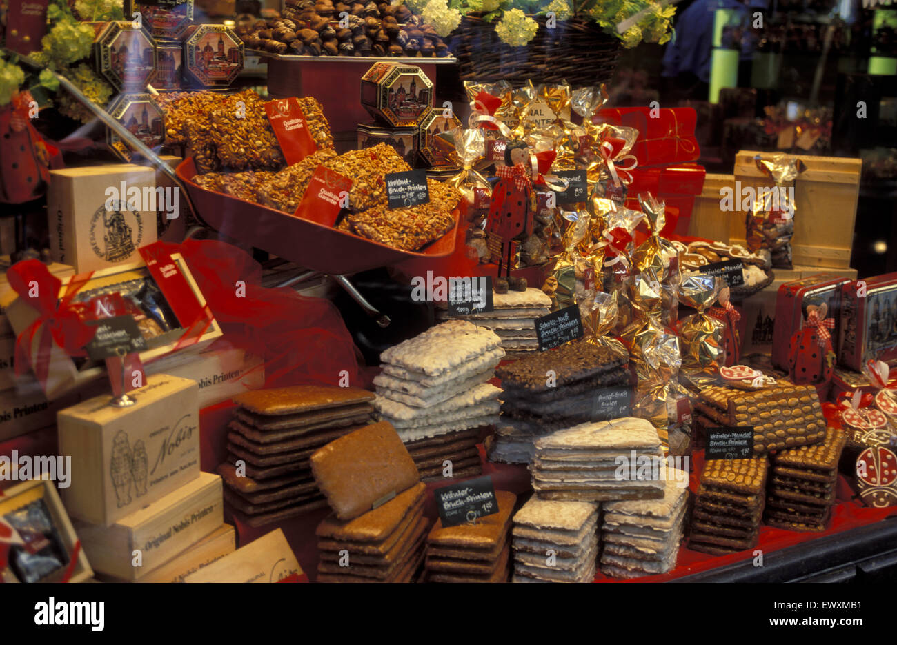 DEU, Deutschland, Aachen, Schaufenster mit einer Art von Lebkuchen, eine Spezialität von Aachen DEU, Deutschland, Aachen, Schaufenstera Stockfoto