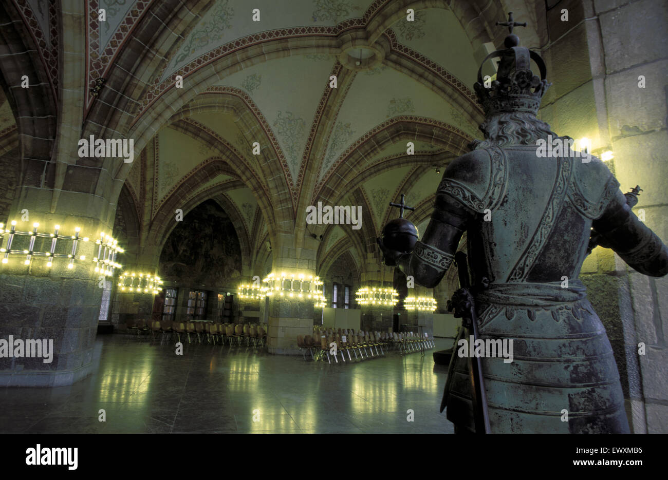 DEU, Deutschland, Aachen, der Krönungssaal im Rathaus am Marktplatz, Statue Karls des großen.  DEU, Deutschland, Aachen Stockfoto