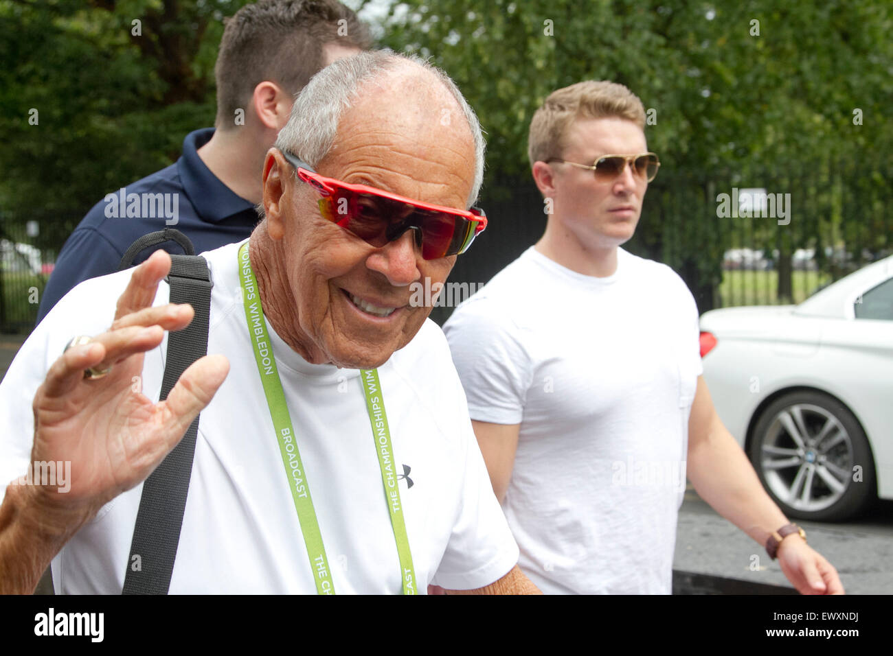 Wimbledon, London, UK. 2. Juli 2015. US-amerikanischer Tennistrainer Nick Bollettieri, gutgeschrieben wurde, für die Entwicklung viele Tennisspieler Andre Agassi, Jim Courier und viele Tennisstars einschließlich, kommt bei der AELTC am 4. Tag des Wimbledon Tennis championships Stockfoto