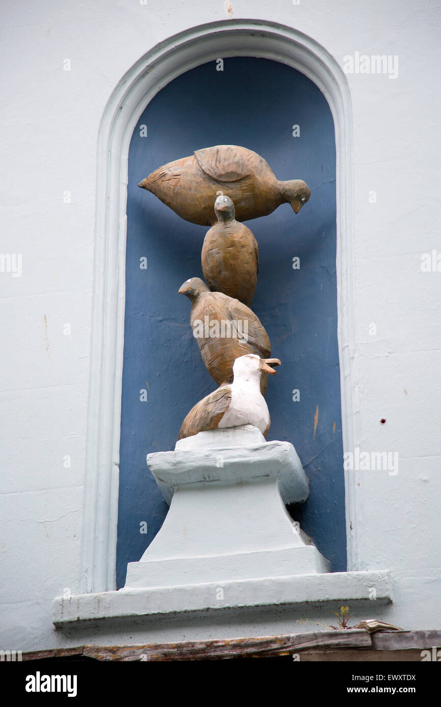 Vogel-Skulptur von Tauben und Möwen, Arwenack Street, Falmouth, Cornwall, England, UK Stockfoto