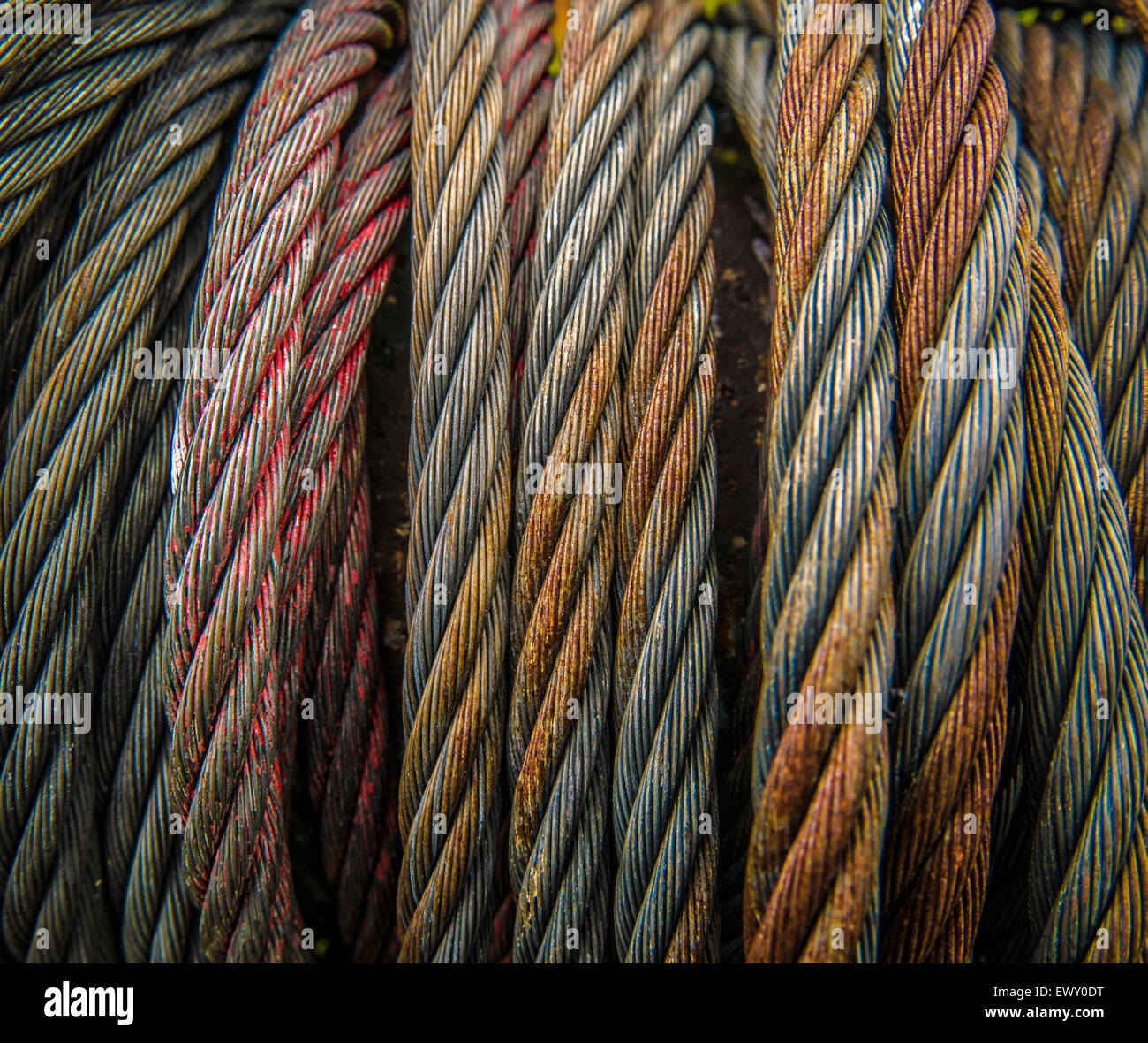 Hintergrundtextur einige schwere industrielle Metallseilen oder einem Seil Stockfoto