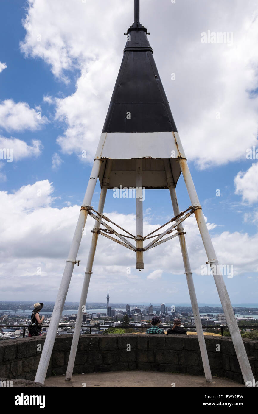 An der Spitze des Mount Eden, Maungawhau, in Auckland, Neuseeland. Stockfoto