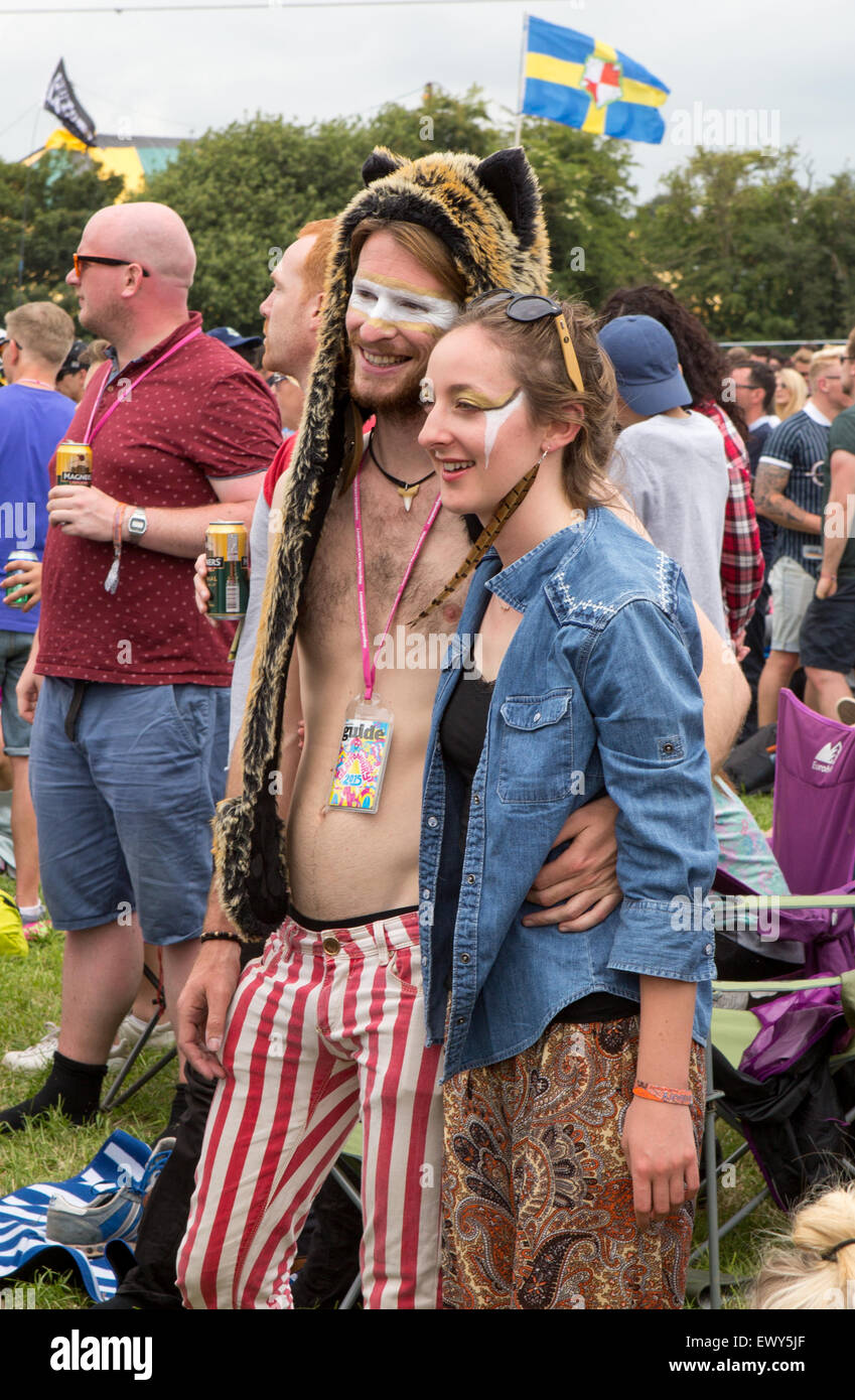 Jungen Hippie paar Glastonbury Festival UK Stockfoto