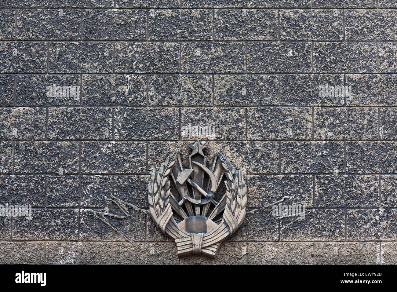 Das Wappen der Sowjetunion in der Wand der Palast der Kultur Kommunikation Arbeitnehmer Stockfoto