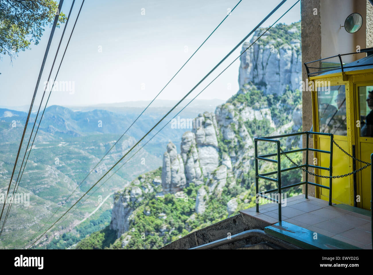 Eine Seilbahn warten auf Montserrat hinabsteigen. Stockfoto