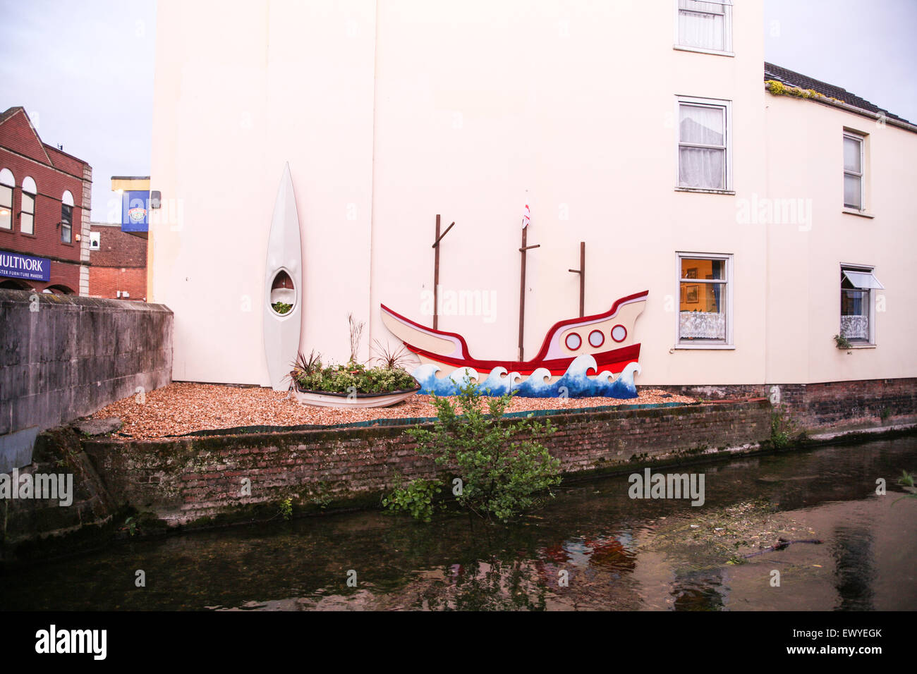 Garten-Funktion auf einem nautischen Thema in diesem Hotel im Zentrum von Salisbury, Wiltshire, England, Europa. Das Schiff war ein gebrauchtes Stockfoto