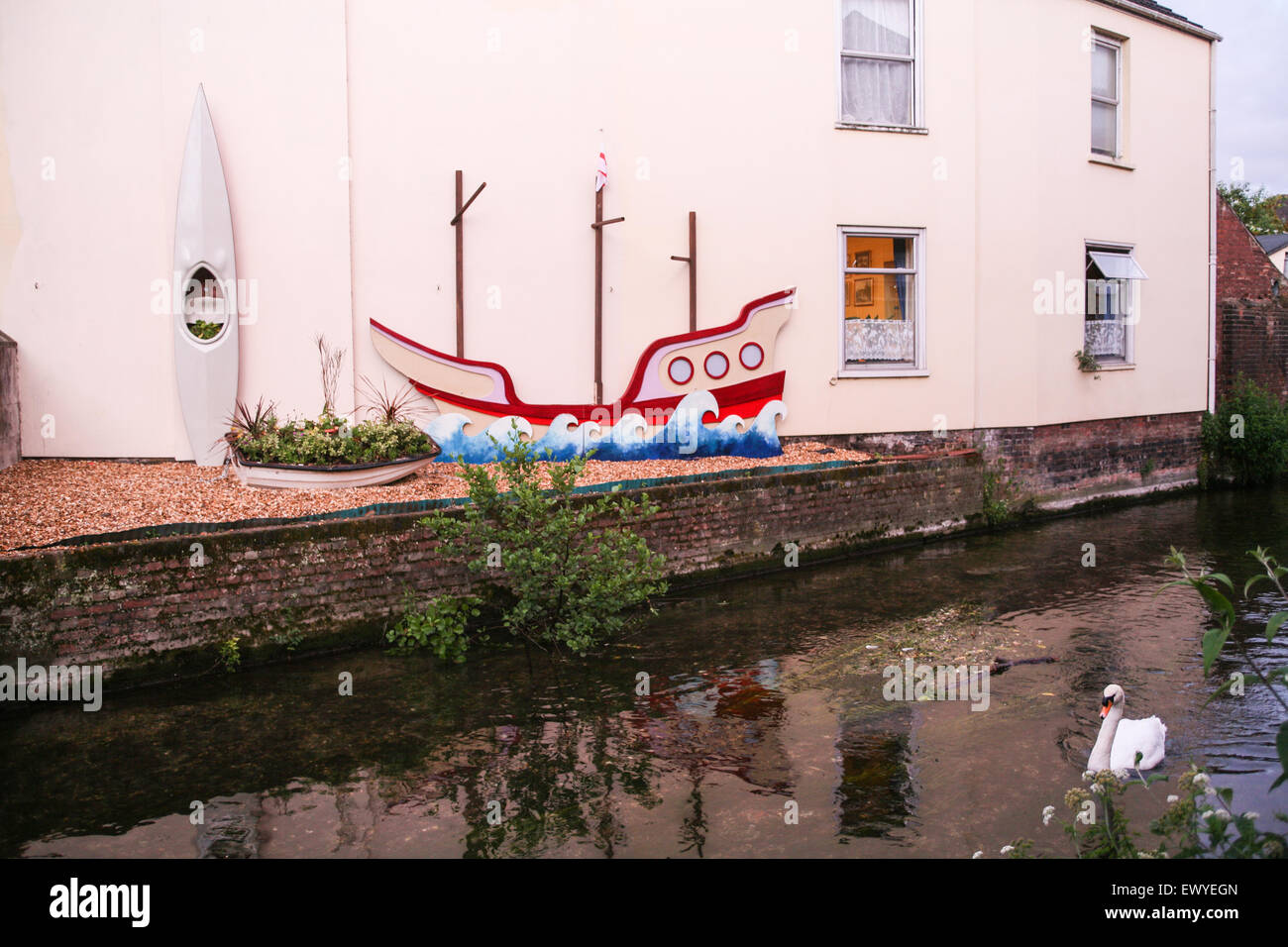 Garten-Funktion auf einem nautischen Thema in diesem Hotel im Zentrum von Salisbury, Wiltshire, England, Europa. Das Schiff war ein gebrauchtes Stockfoto