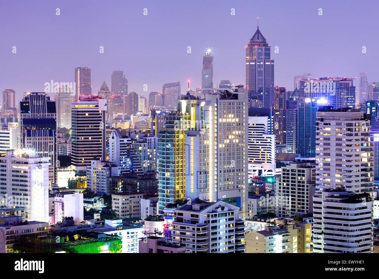 Bangkok Skyline bei Nacht, Thailand Stockfoto