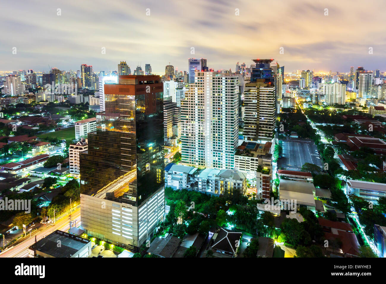 Bangkok Skyline bei Nacht, Thailand Stockfoto