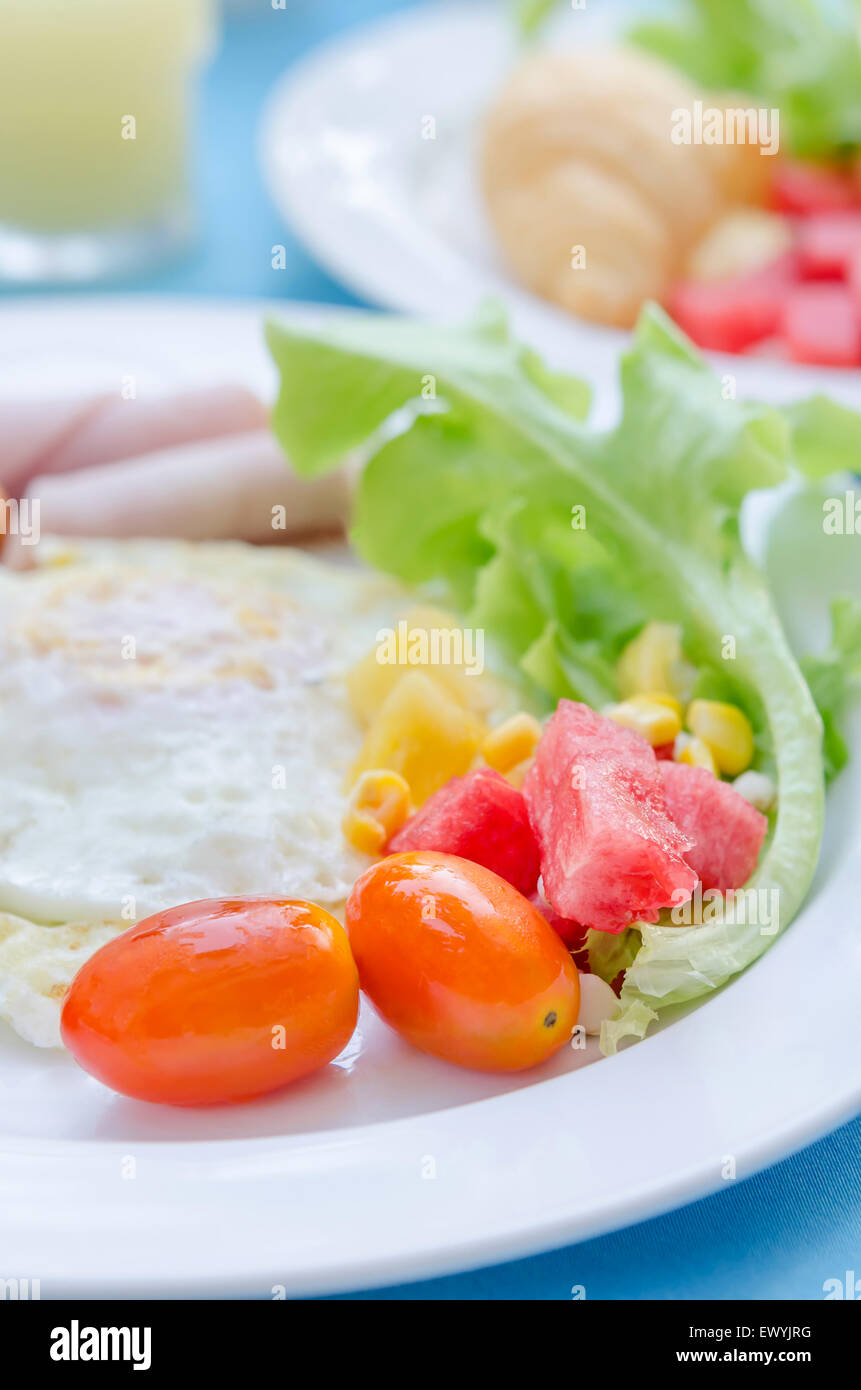 Groß-set Frühstück Küche auf weiße Schale Stockfoto