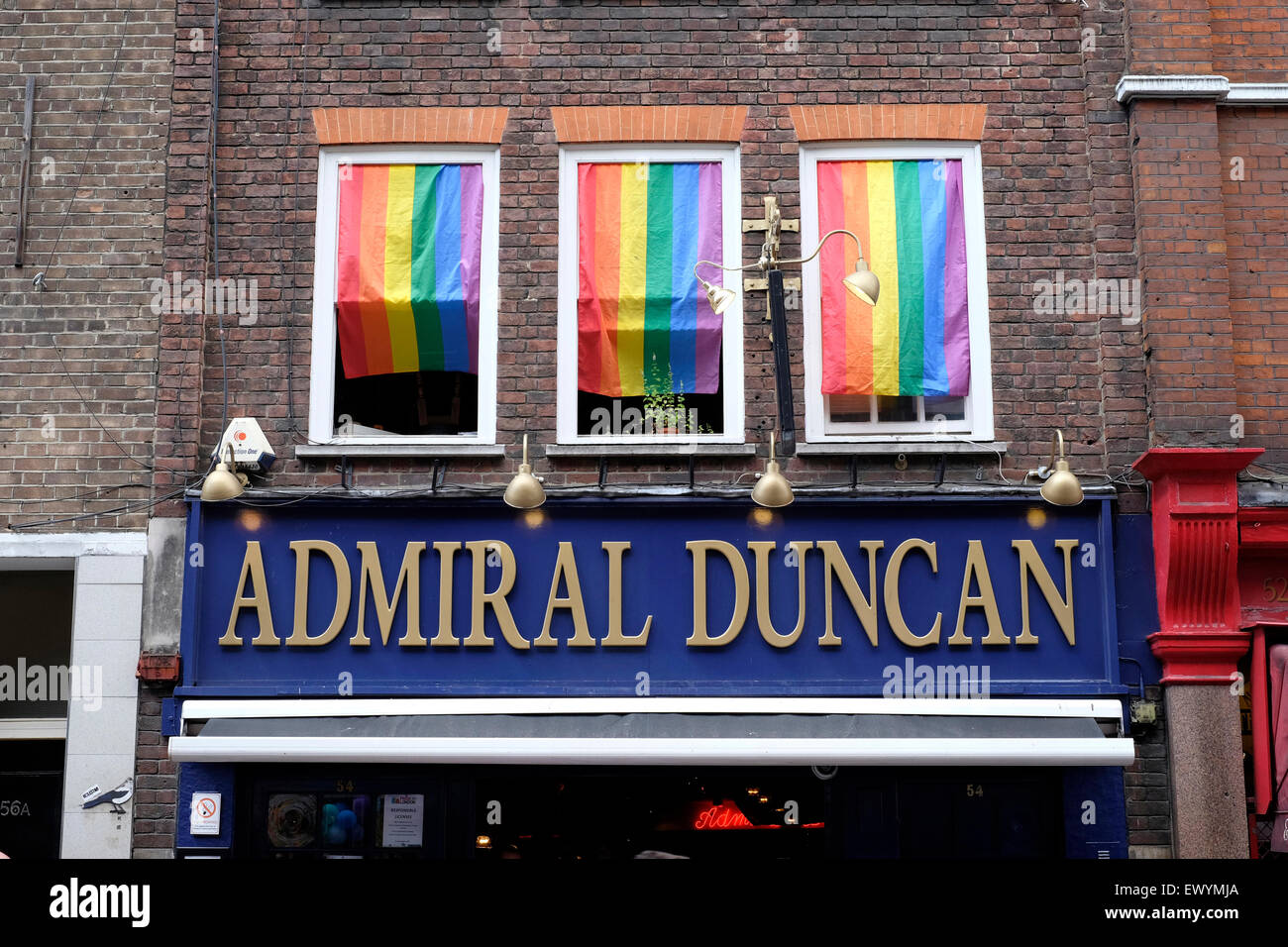 Eine Nahansicht des Admiral Duncan Pub in Soho, London Stockfoto