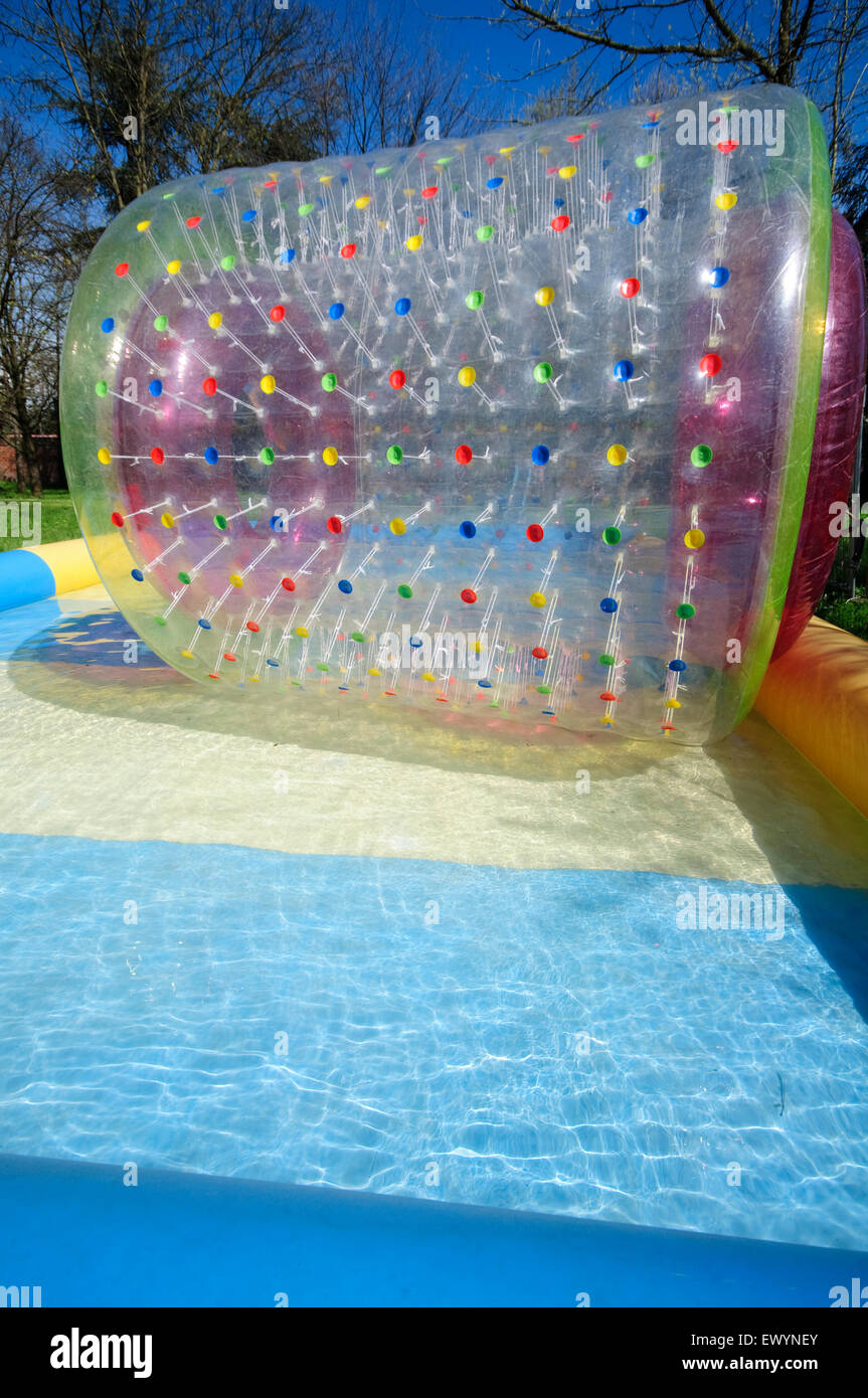 Walking Ball transparenten Kunststoff Spaß Zorbing am Jahrmarkt Stockfoto