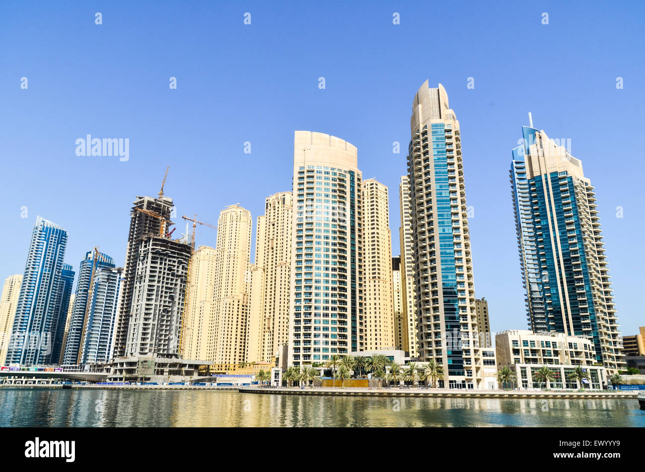 Futuristisch und moderne Hochhäuser, Türme und Hotels von der Dubai Marina, Vereinigte Arabische Emirate Stockfoto