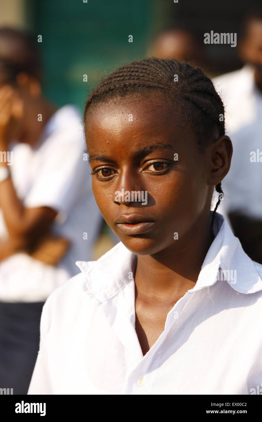 Schulmädchen, Portrait, morgen Versammlung im Schulhof, Kasongo-Lunda, Kawongo Bezirk, Provinz Bandundu, Kongo Republik Stockfoto