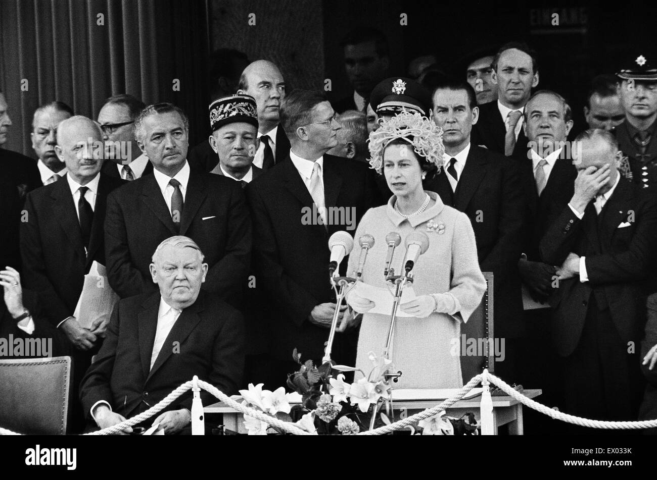 Königin Elizabeth II., während ihres Besuchs in Deutschland. Abgebildet, so dass eine Rede in Berlin. 27. Mai 1965. Stockfoto