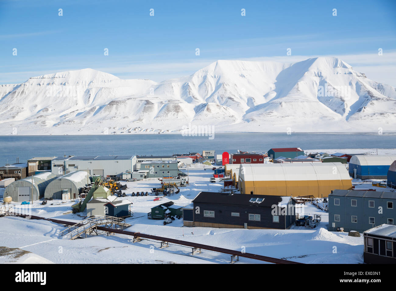 Ansicht von Industriegebäuden am Hafen, Longyearbyen, Svalbard, Norwegen Stockfoto