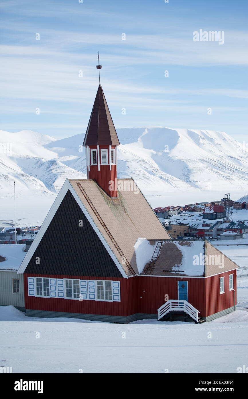 Blick auf traditionelle Kirche, Longyearbyen, Svalbard, Norwegen Stockfoto
