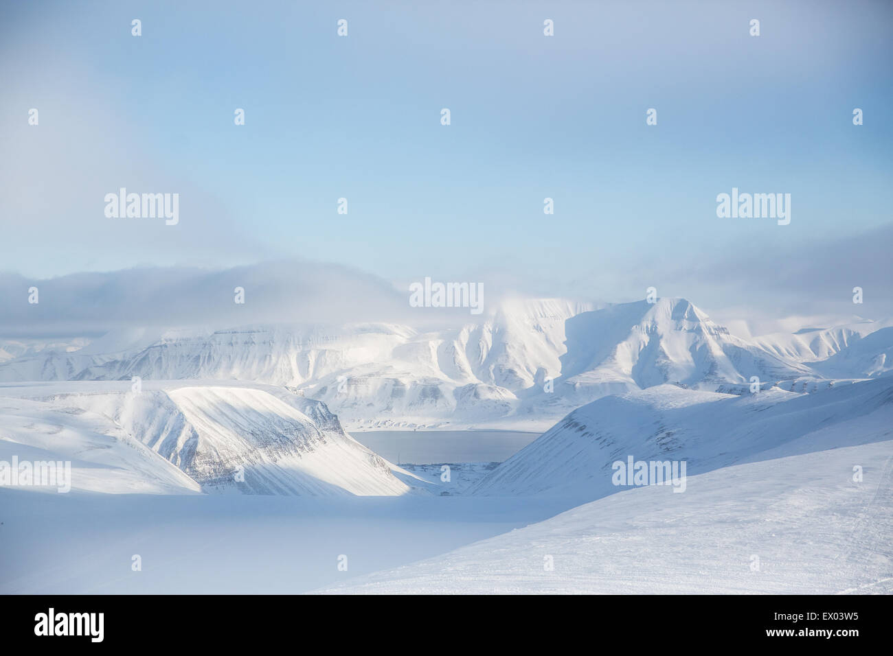 Verschneite Berglandschaft, Spitzbergen, Norwegen Stockfoto