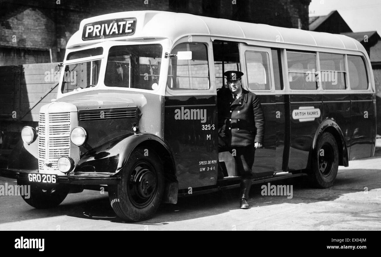 Britische Eisenbahnen Bus zur Fähre Betankung Zugpersonal von Saltley nach verschiedenen Stationen in der Region Birmingham, 12. Mai 1949. Stockfoto