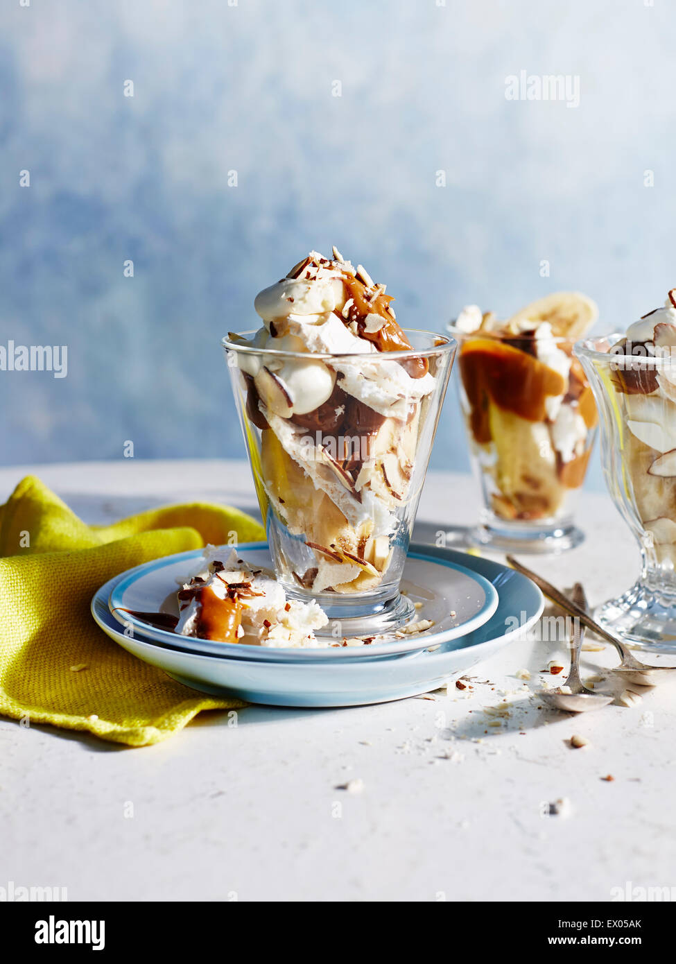 Tabelle mit Gerichten der argentinischen Eton mess Stockfoto