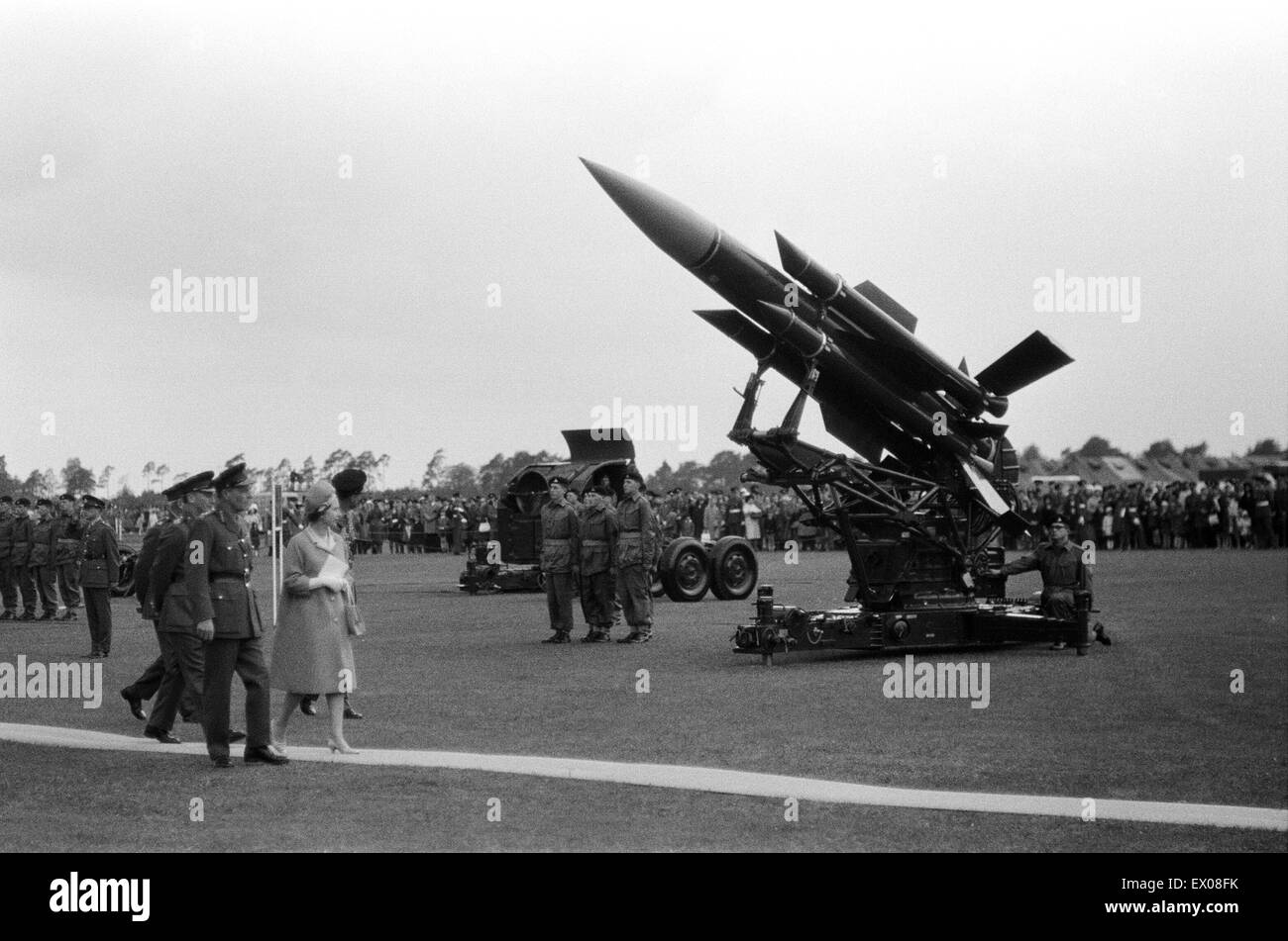 Königin Elizabeth II., während ihres Besuchs in Westdeutschland. Abgebildet in Düsseldorf. 25. Mai 1965. Stockfoto