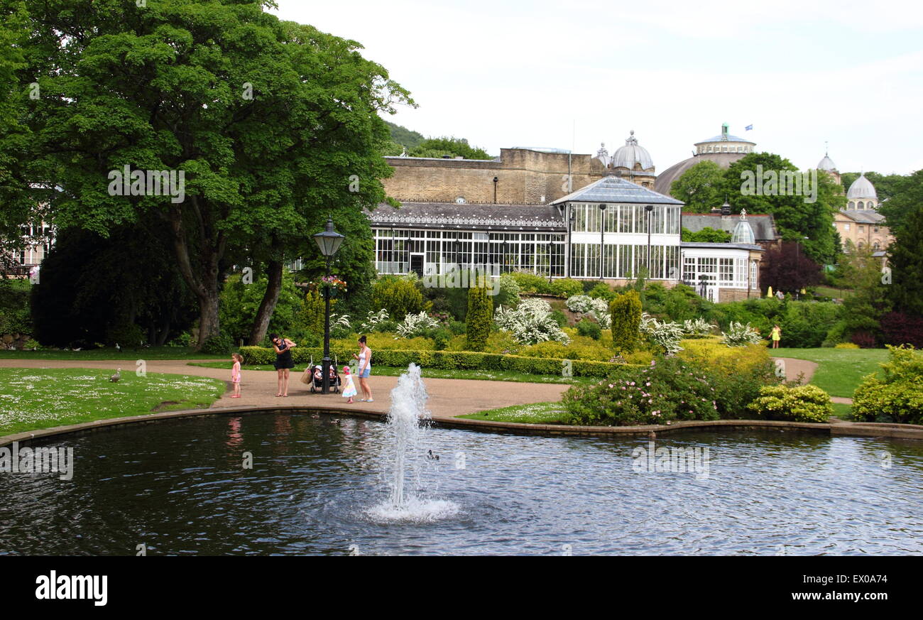 Der Pavillon-Garten in Buxton Derbyshire England UK - Sommer 2015 Stockfoto