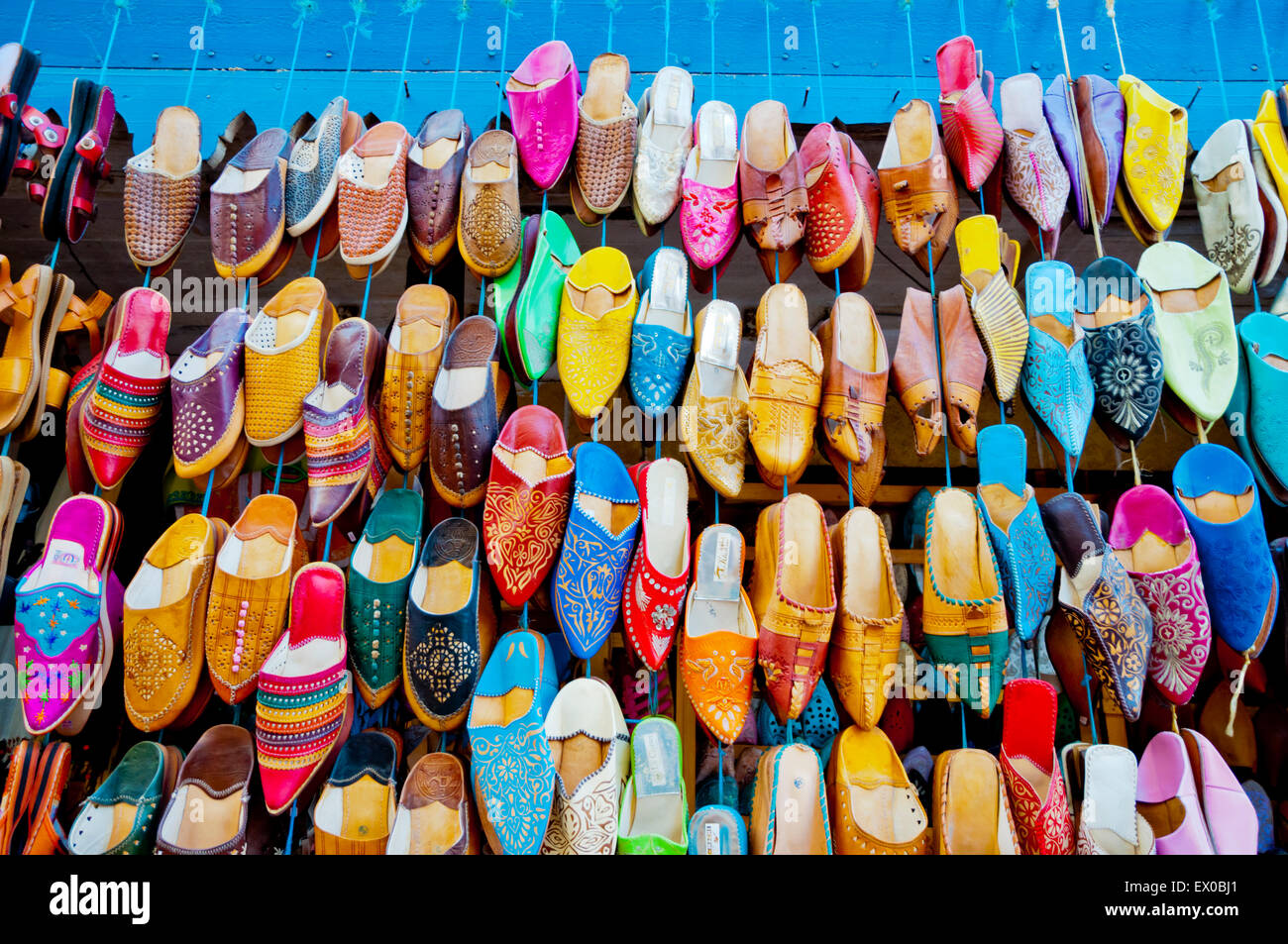Marokkanische Hausschuhe und Schuhe, Medina, Essaouira, Atlantikküste,  Marokko, Nordafrika Stockfotografie - Alamy
