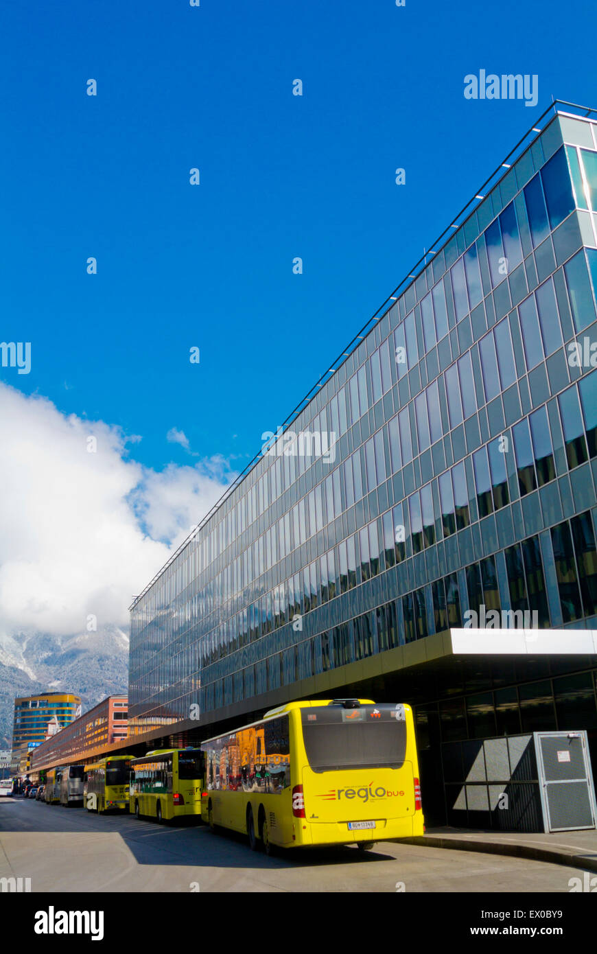 Busbahnhof, Ferngespräche Busbahnhof neben dem Hauptbahnhof, Inntal, Innsbruck, Tirol, Österreich Stockfoto