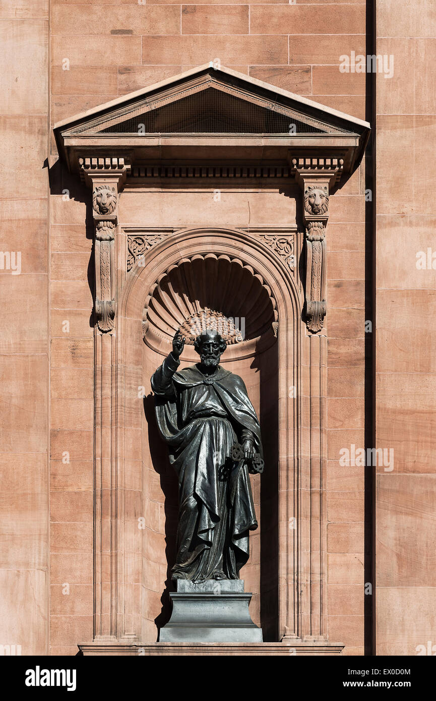 St. Petrus-Statue an der Kathedrale Basilika von St. Peter und Paul, Philadelphia, Pennsylvania, USA Stockfoto