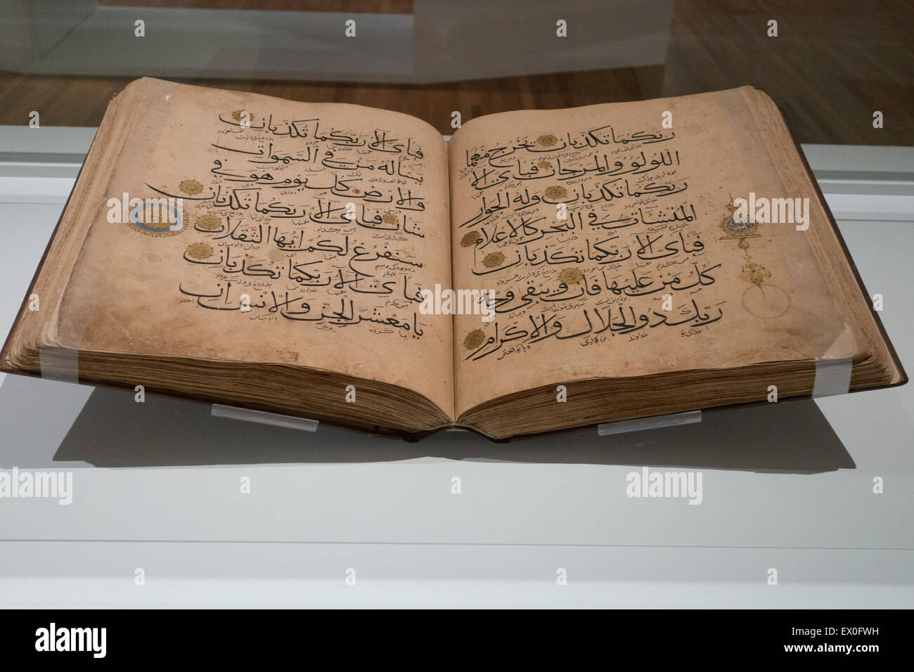 "Quran Bagdad Irak 14. Jh. Tinte Aquarell auf Papier gold" Stockfoto