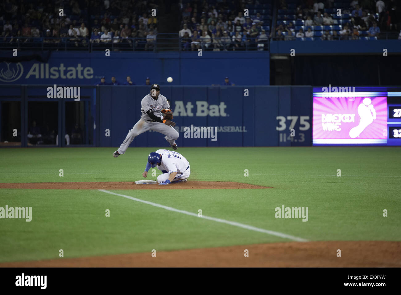 Baseball-Spieler Folie zweiten base Stockfoto