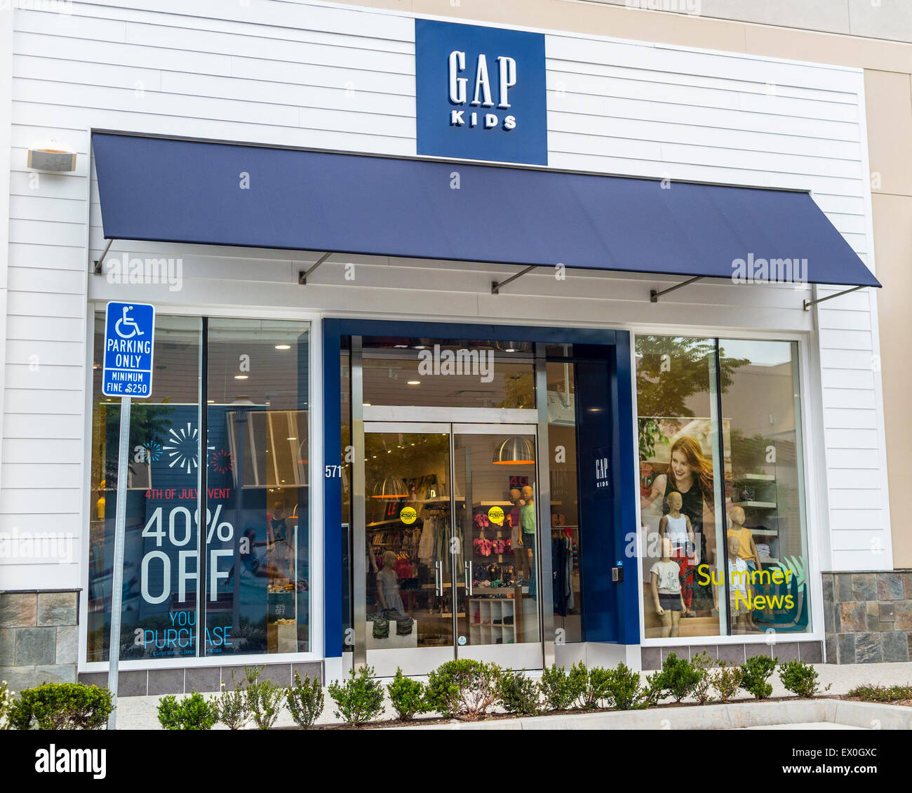 Gap kids store Fotos und Bildmaterial in hoher Auflosung Alamy