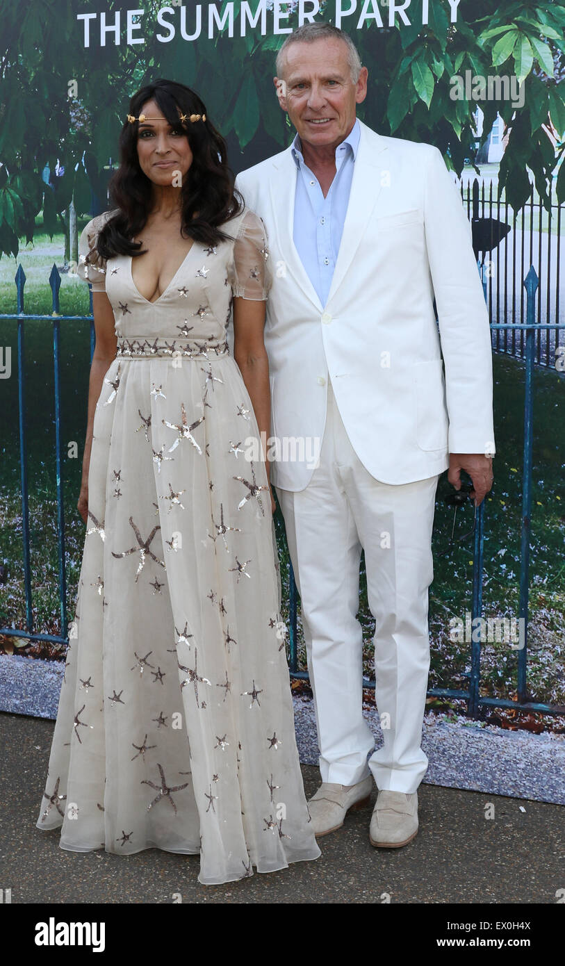 LONDON, UK, 2. Juli 2015: Jackie St Clair und Carl Michaelson besuchen die Serpentine Gallery-Sommerfest in Kensington Gardens in London Stockfoto