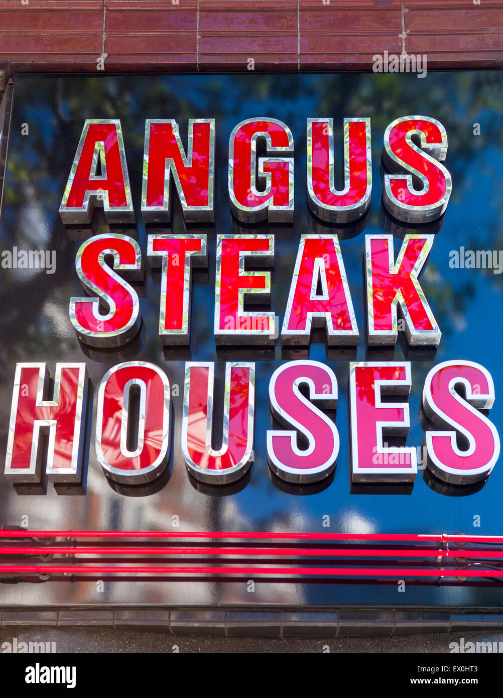 LONDON, UK - 30. Juni 2015: Ein Zeichen für ein Angus Steak Houses-Restaurant im Zentrum von London am 30. Juni 2015. Stockfoto