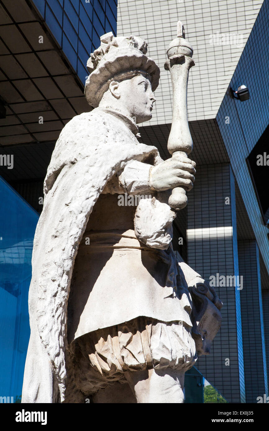 Eine Statue von König Edward VI am St. Thomas' Hospital in London Stockfoto