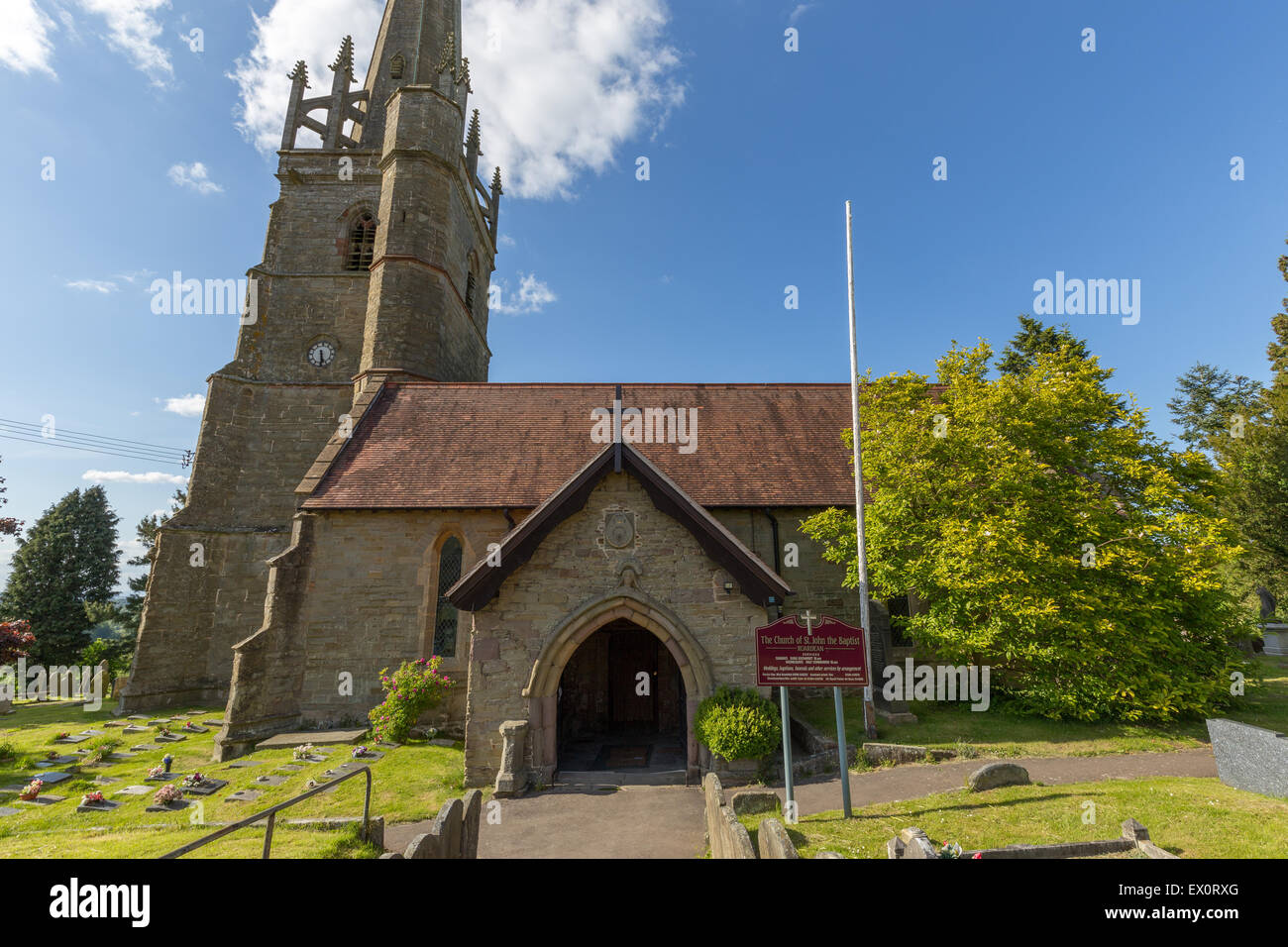 Die Kirche des Heiligen Johannes des Täufers, Ruardean, Gloucestershire, England Stockfoto