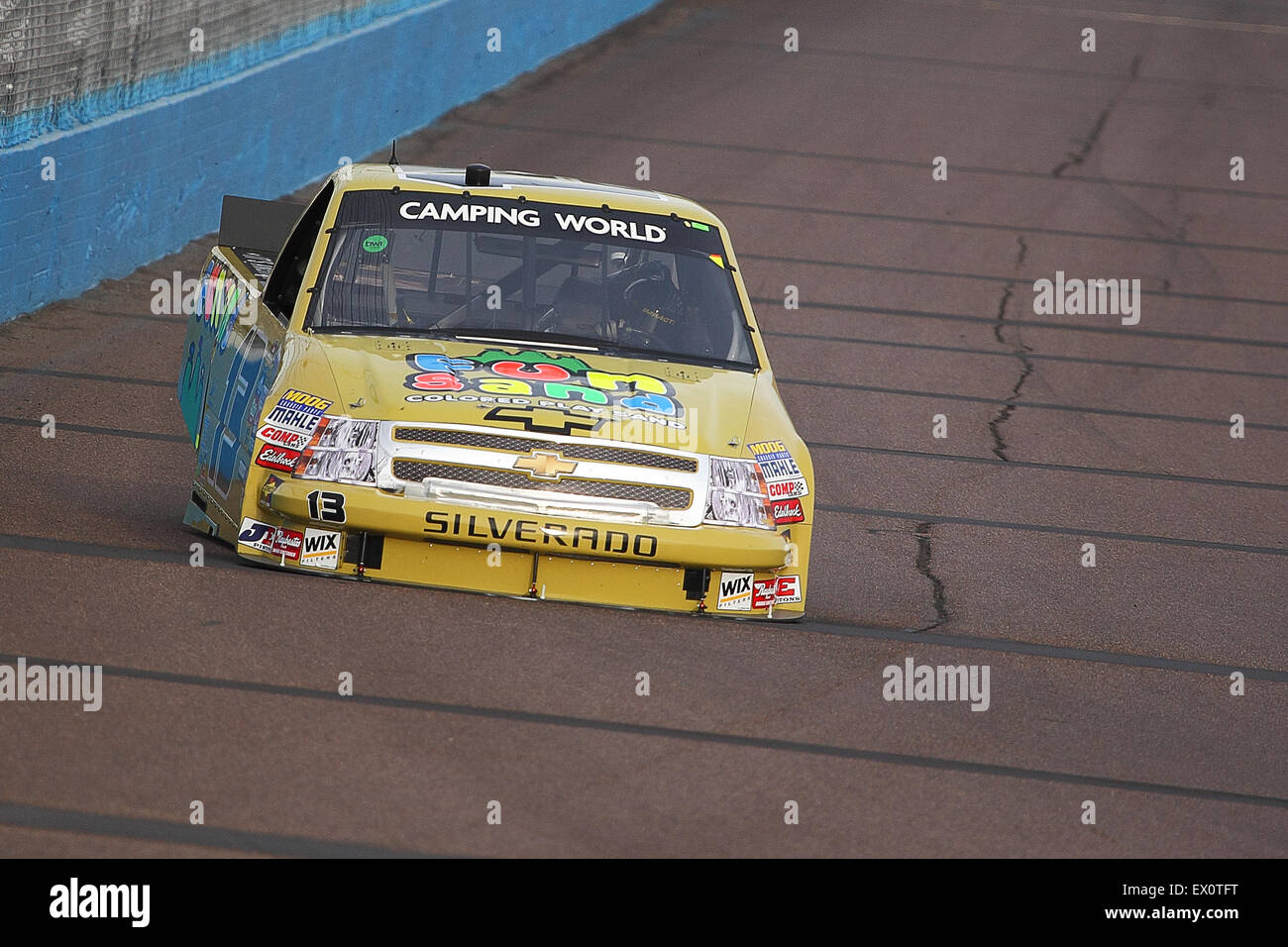 AVONDALE, AZ - NOV. 12: Johnny Sauter (13) nimmt Runden in einem Übungsbeispiel für die NASCAR Camping World Truck Series Stockfoto