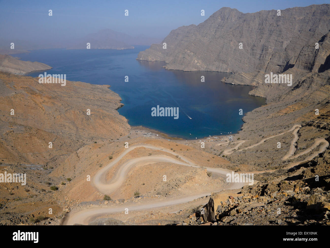 Fjorden (Тhе) und felsige Landschaft der Halbinsel Musandam, Oman Stockfoto