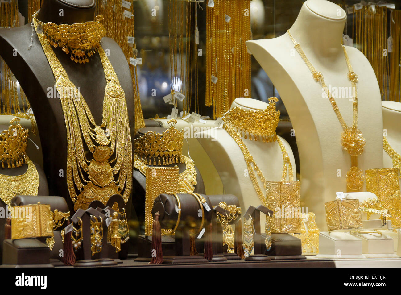 Gold-Schmuck im Schaufenster der gold Souk, Dubai, Vereinigte Arabische  Emirate Stockfotografie - Alamy