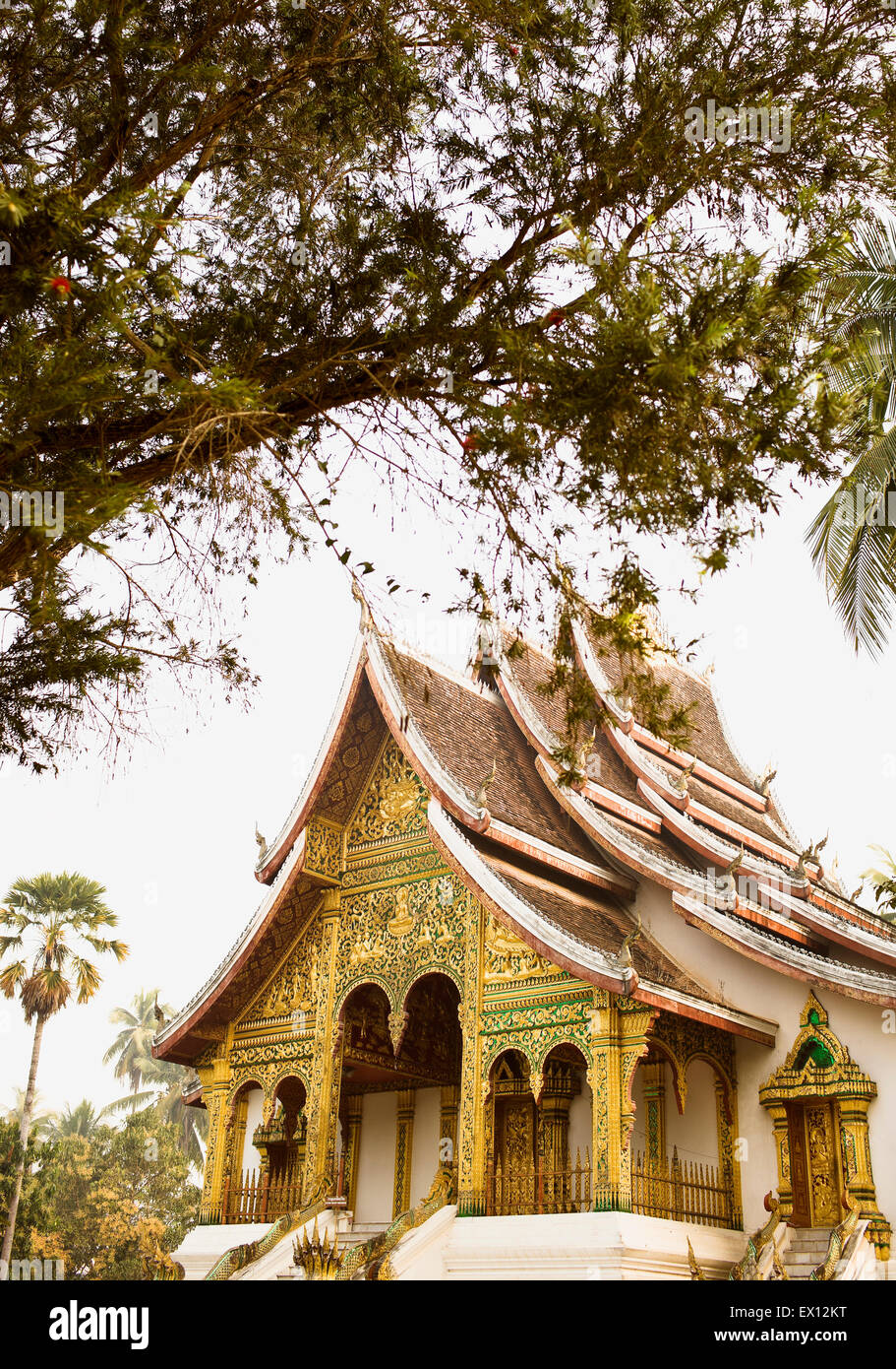 Exterieur des Wat Prabang enthält die heiligen Buddha befindet sich innerhalb der Tore des Nationalmuseums Luang Prabang. Stockfoto