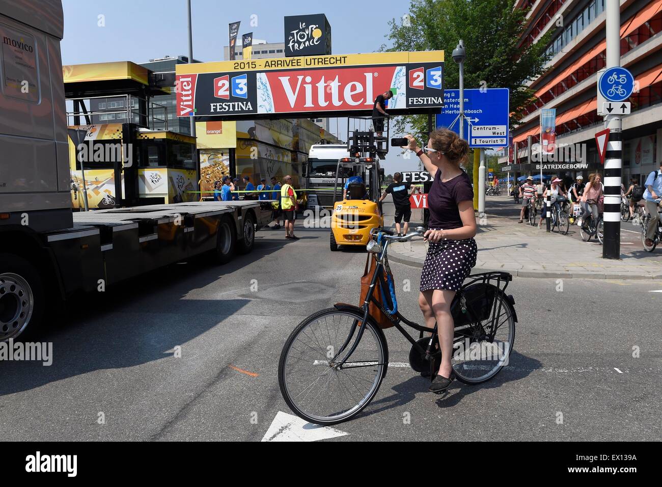 Utrecht, Niederlande. 4. Juli 2015. Der offizielle Start Platford und Gebäude für die 102. Abfahrt der Tour de France ist für den 4. Juli in Utrecht errichtet. Bildnachweis: Action Plus Sport Bilder/Alamy Live News Stockfoto
