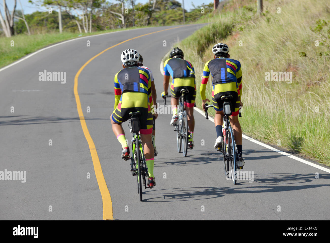 Fahrrad-Läufer auf einer Landstraße im Herzen von Panama Stockfoto