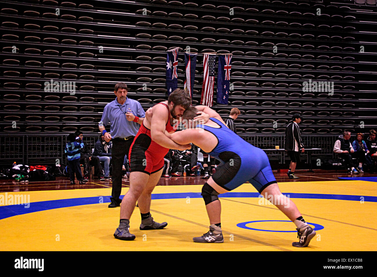 Auckland, Neuseeland. 3. Juli 2015. Ringern, 16-20 Jahre alt aus Amerikanisch-Samoa, Neuseeland, USA und Australien teilnehmen und konkurrieren in der International Downunder Wrestling Challenge an der North Shore-Event-Center, Auckland New Zealand. Bildnachweis: Aloysius Patrimonio/Alamy Live-Nachrichten Stockfoto