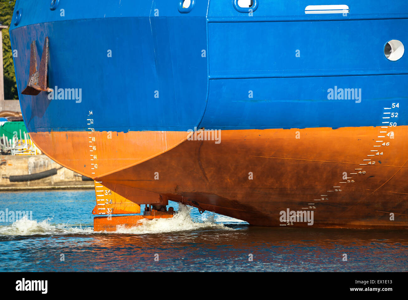 Heck des Schiffes mit arbeiten Schraube und Ruder. Stockfoto