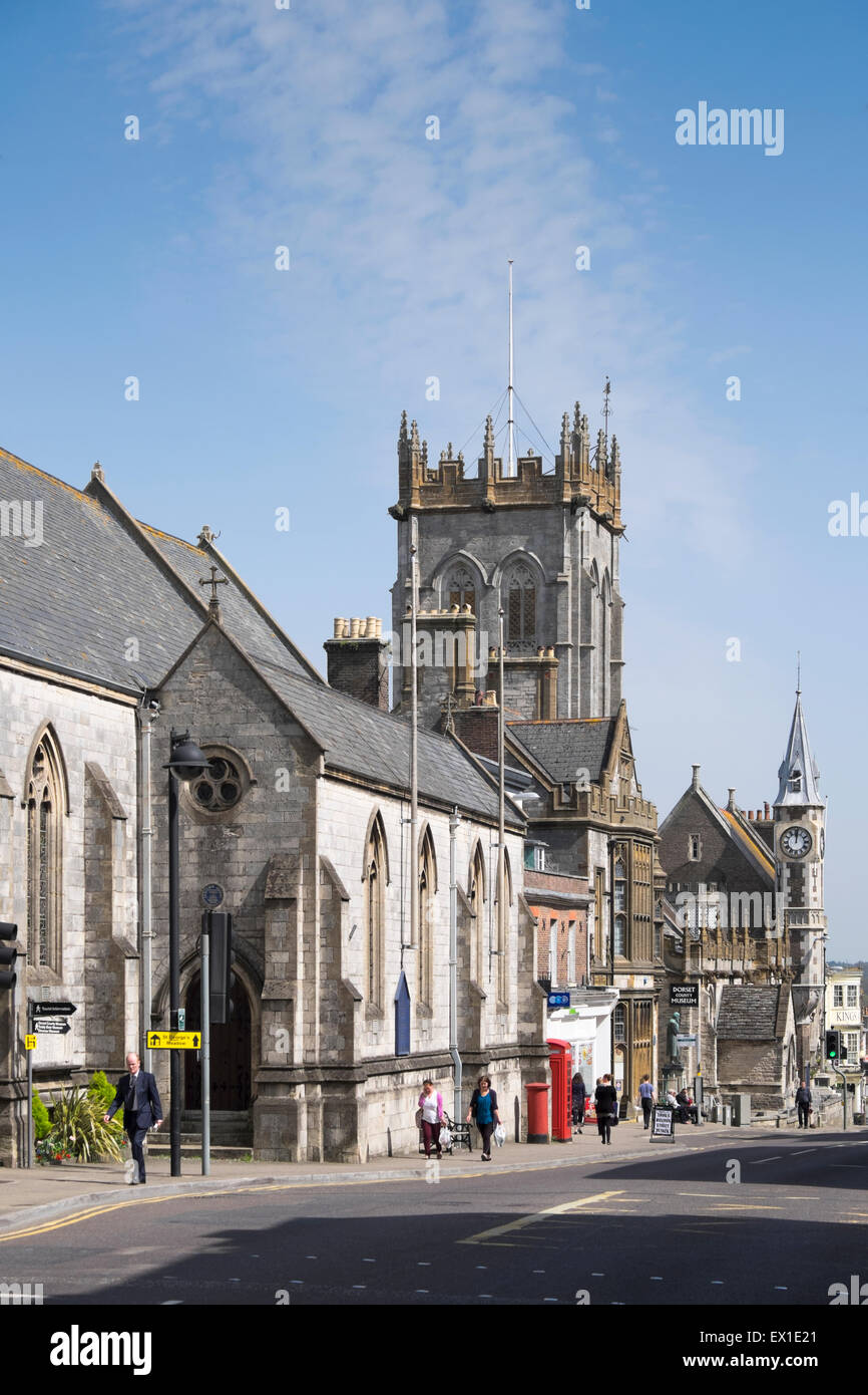 Blick entlang der High Street West im Dorchester zeigt das county Museum und St.-Peter Kirche Stockfoto