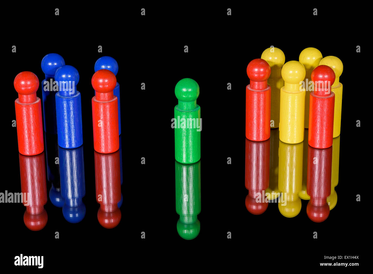 Kleine Gruppen von farbigen Stiften Stockfoto