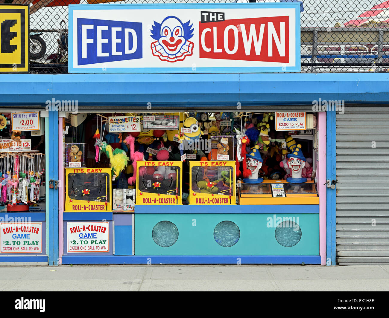 Eine Gaming-Konzession direkt an der Promenade in Coney Island in Brooklyn, New York City Stockfoto
