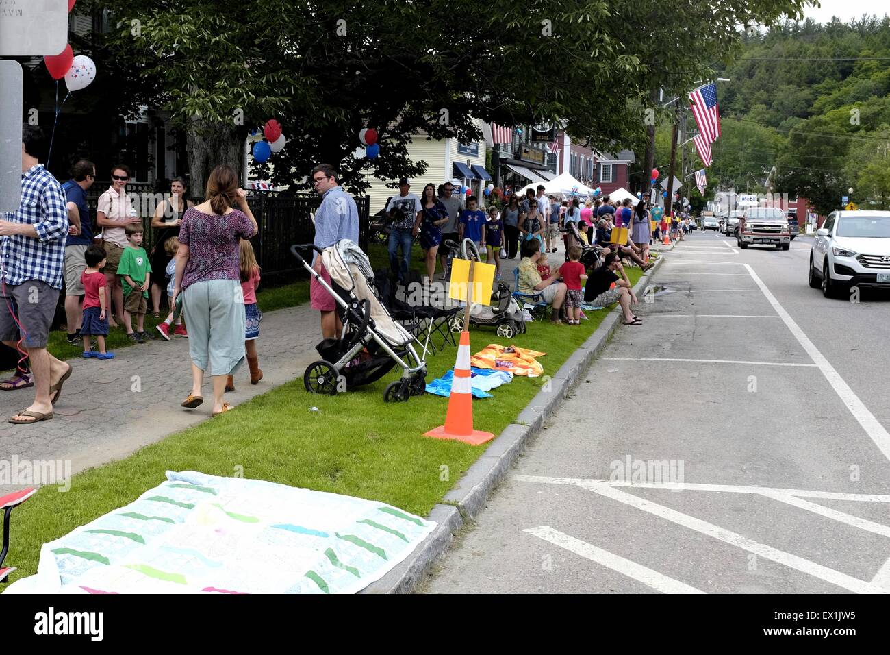 Schlange für die Parade - Old Fashioned 4. Juli Feier und Parade, Stowe, Vermont Stockfoto