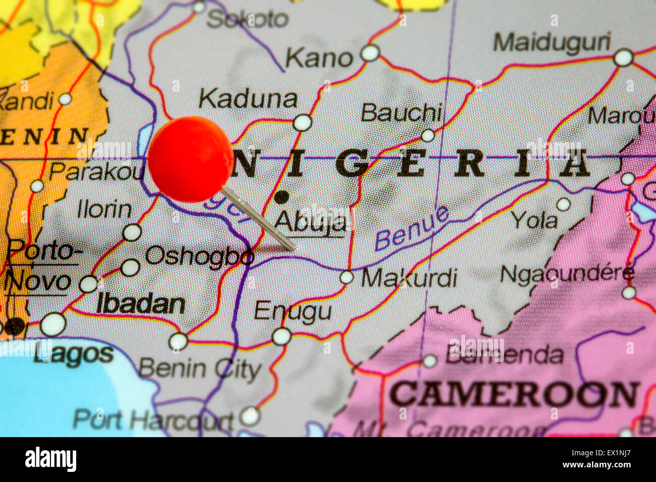 Nahaufnahme von roten Pin auf einer Karte von Nigeria Stockfoto